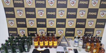 Polícia Militar apreende drogas e bebidas alcoólicas adulteradas em Guaxupé