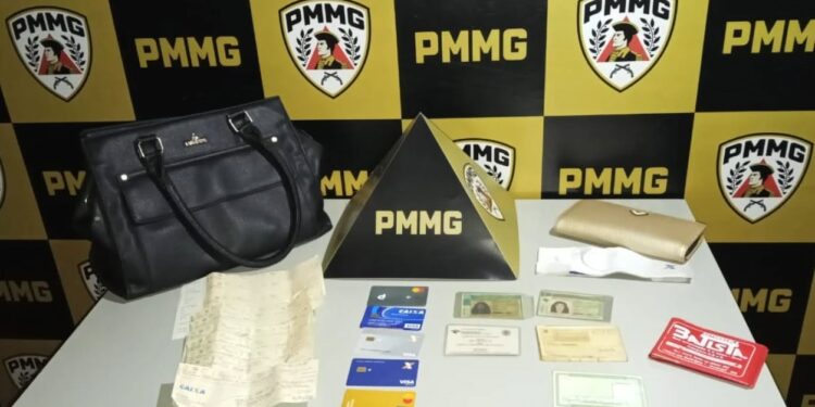 Dupla é detida pela PM após furto e uso de cartões bancários