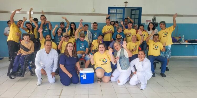 Usuários da APAE de Carmo recebem vacina contra gripe