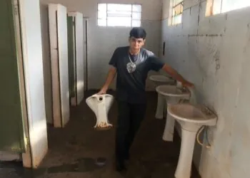 Prefeitura dá início a reforma dos sanitários do Parque de Exposições em Carmo do Rio Claro (MG)