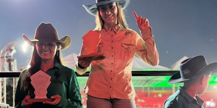 VÍDEO | Competidora de Carmo brilha novamente nos três tambores e conquista pódio em rodeio de Restinga (SP)