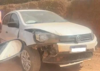 Veículo da saúde de Nova Resende colide com barranco na zona rural