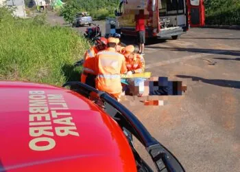 Motociclista fica ferido em colisão com carro em Alfenas