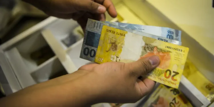 Governo federal propõe salário mínimo de R$ 1.717 com reajuste de 5,92%