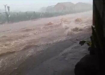 VÍDEO: Chuva forte provoca enxurradas e causa transtornos em Areado, no Sul de Minas