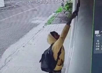 VÍDEO: Câmeras flagram furto de número residencial no Jardim Aeroporto, em Alfenas