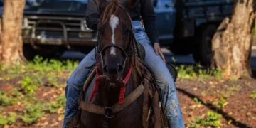Carmo do Rio Claro se mobiliza para levar jovem atleta dos três tambores a rodeio em Goiânia