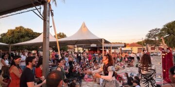 1ª Feira Literária de Alpinópolis reúne escolas e leva cultura à Praça do Rosário