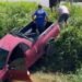 VÍDEO: Veículo cai em rio em avenida de Itajubá, no Sul de Minas
