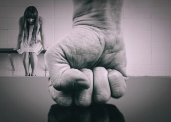 Trio de adolescentes estupram, filmam e compartilham conteúdo gravado com menina de 12 anos