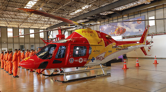 Helicóptero entregue ao Corpo de Bombeiros reforça resgates e combate a incêndios em Minas Gerais