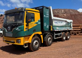 Rumo à descarbonização: Cedro inicia testes com caminhão 100% elétrico 