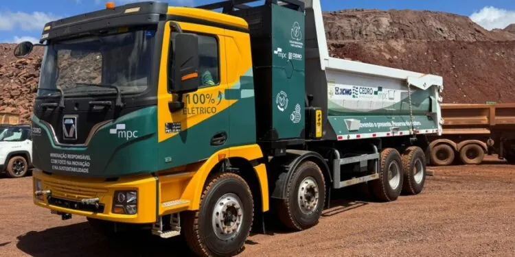 Rumo à descarbonização: Cedro inicia testes com caminhão 100% elétrico 