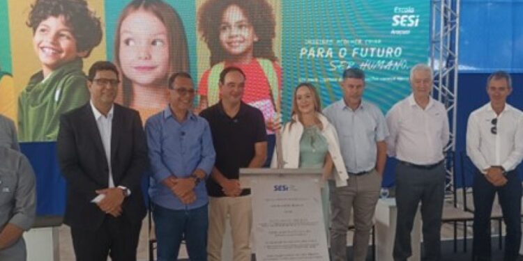 FIEMG inaugura escola do SESI em Araçuaí e lança pedra fundamental de nova unidade em Salinas 