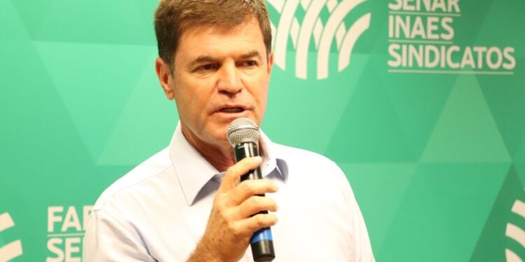 Brasil precisa reduzir dependência de fertilizantes importados, alerta liderança do agro 