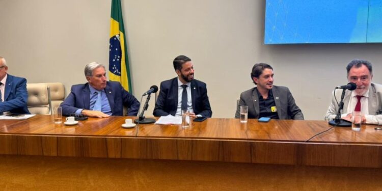Presidente da AMM articula em Brasília PEC que pode ampliar repasses aos municípios mineiros 