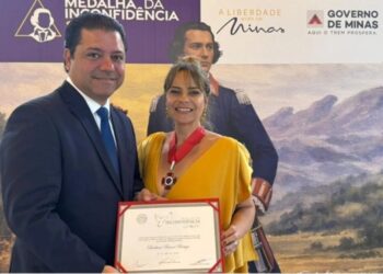 Ex-secretária agraciada em Ouro Preto 