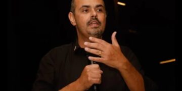 Simões usa evento como palanque 