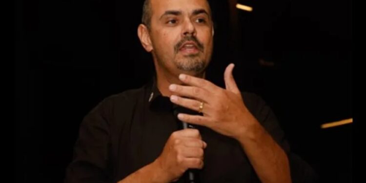 Simões usa evento como palanque 