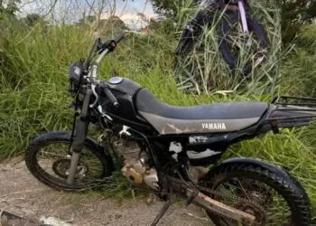 Guarda Civil apreende motocicleta abandonada e com sinais de adulteração em matagal