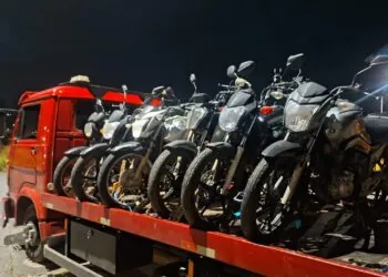 Operação Trânsito Seguro remove motocicletas e aplica autuações em Poços de Caldas