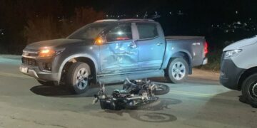 Motociclista fica ferido após acidente com carro em Varginha