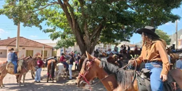 Reunião debate futuro das cavalgadas em Carmo do Rio Claro