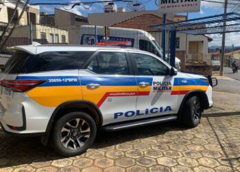 Homem com mandado de prisão em aberto é detido com drogas durante abordagem em Carmo do Rio Claro