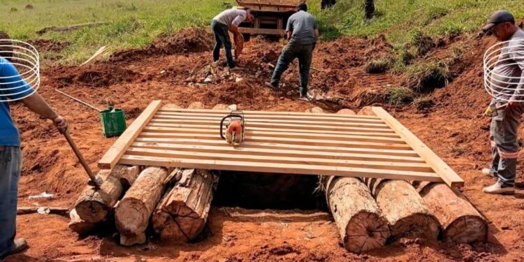 Prefeitura realiza manutenção na estrada da Ponte do Buracão em Carmo do Rio Claro