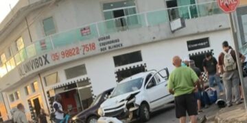 Motociclista fica ferido após acidente entre carro e moto em Alfenas