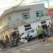 Motociclista fica ferido após acidente entre carro e moto em Alfenas