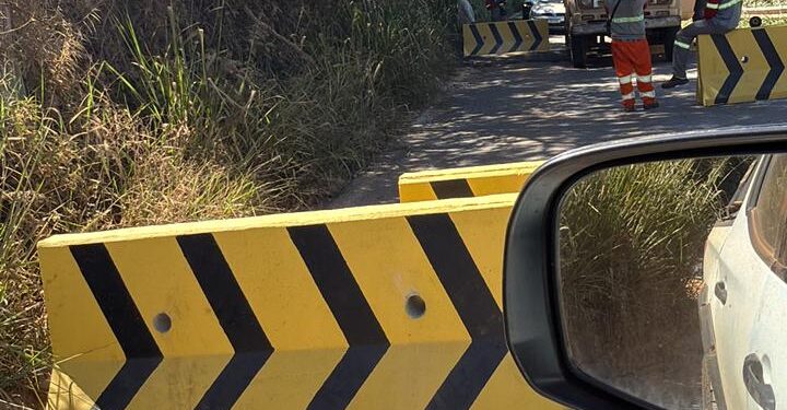 VÍDEO: DNIT reforça bloqueio na Ponte Torta com novas barreiras para impedir passagem de caminhões em Carmo do Rio Claro