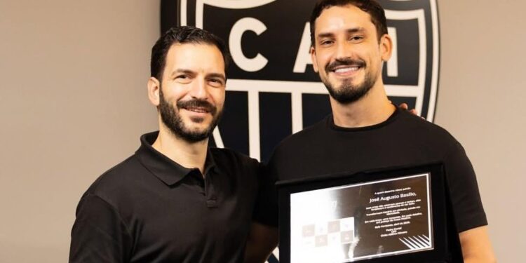 José Augusto Basílio, de Carmo do Rio Claro, é homenageado pelo Atlético Mineiro
