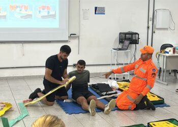 Corpo de Bombeiros de Alfenas promove treinamento de atendimento pré-hospitalar para universitários