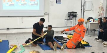 Corpo de Bombeiros de Alfenas promove treinamento de atendimento pré-hospitalar para universitários