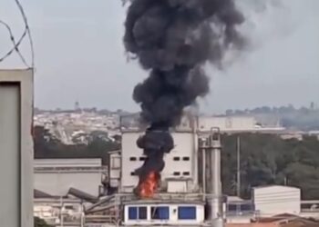 VÍDEO: Princípio de incêndio em unidade industrial mobiliza bombeiros no Sul de Minas