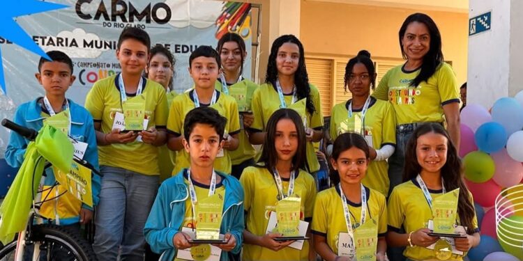 Alunos da rede municipal se destacam na final do Construindo Palavras em Carmo do Rio Claro