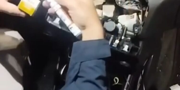 VÍDEO: Motorista é preso com quase 200 ampolas de remédio para emagrecimento escondidas em fundo falso na Fernão Dias
