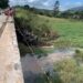 Motorista de carreta morre após ficar preso às ferragens depois de veículo cair de ponte no Sul de Minas