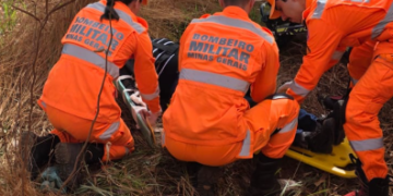 Motociclista fica ferida após queda em estrada vicinal de Alfenas