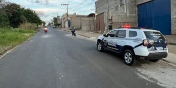 Suspeito invade telhado de galpão e foge antes da chegada da GCM em Passos