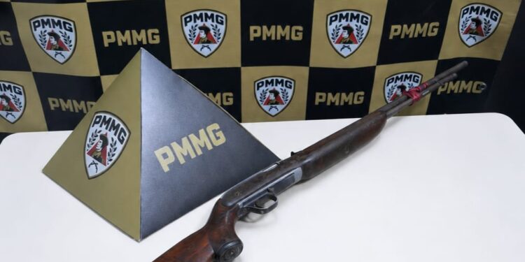 Homem é preso após PM apreender arma durante conflito familiar em Alpinópolis