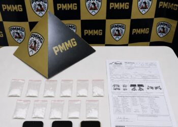 Polícia Militar apreende cocaína, celulares e veículo durante ação em Alpinópolis