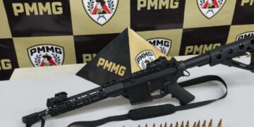 Polícia Militar apreende fuzil escondido em casa de menor em Passos