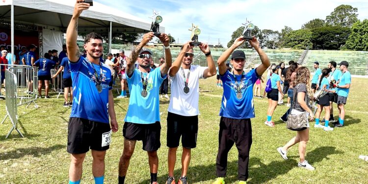 FOTOS: Atletas de Carmo do Rio Claro conquistam pódio em mini maratona na cidade de Passos