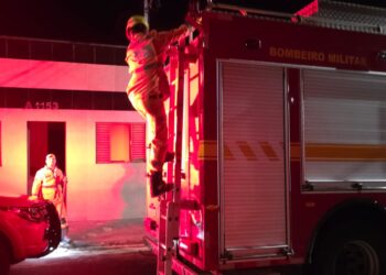 Incêndio atinge prédio residencial em cidade da região