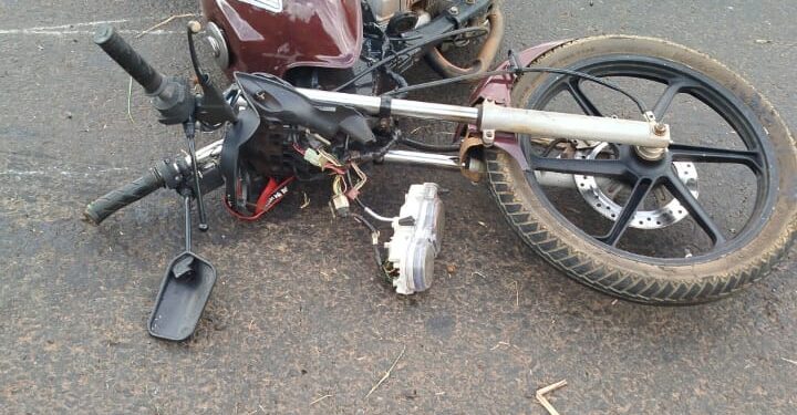 Acidente na MG-444 deixa motociclista ferido