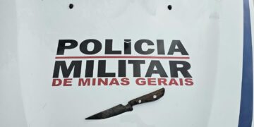 PM rompe cadeado para salvar mulher ameaçada com faca pelo companheiro