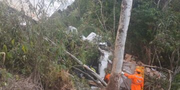 Caminhão perde controle em descida e provoca acidente com quatro veículos na MGC-383