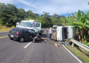 Colisão entre van e carro deixa dois feridos na MGC-491